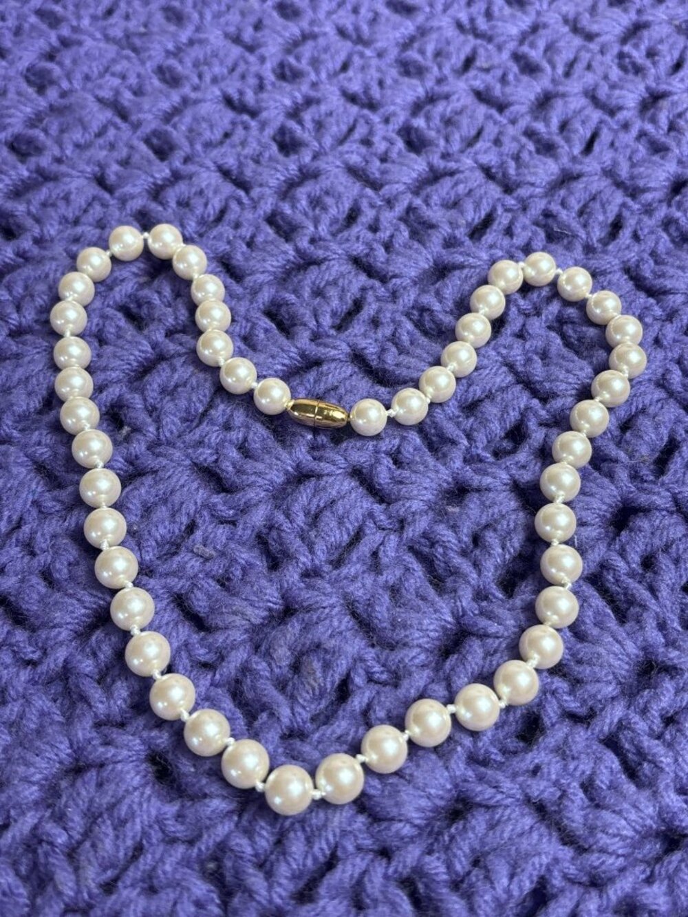 Vintage Knotted Glass Faux Pearl Necklace Goldtone Barrel Clasp 18 inches Long